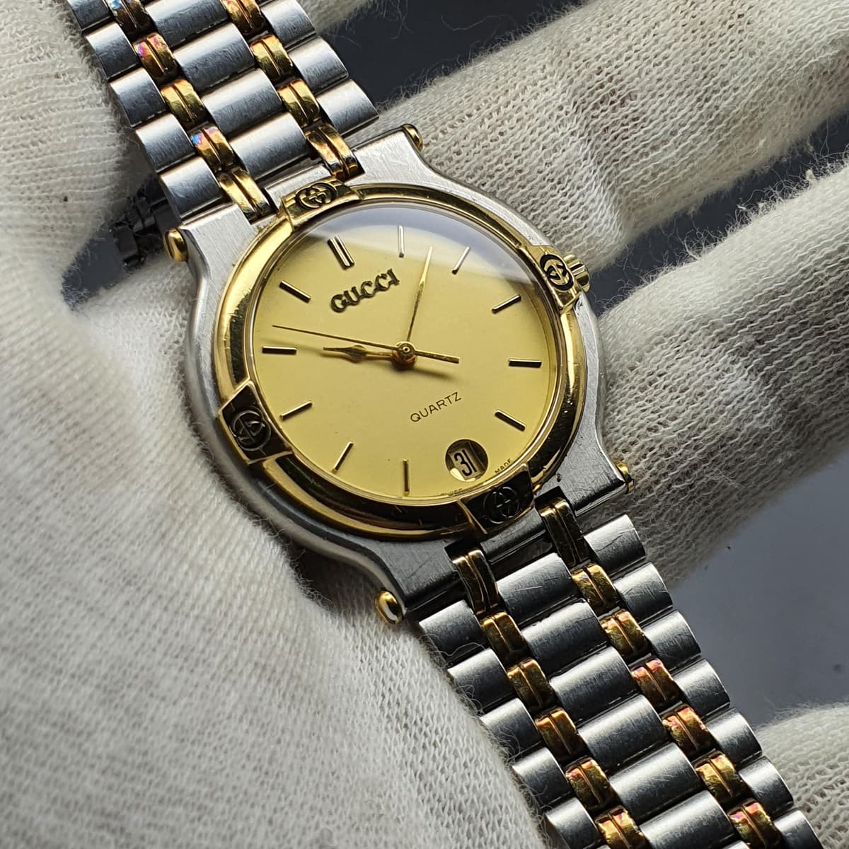 [WTS] Gucci Swiss-Made "9000M" March 1985, Sapphire Crystal, SERVICED, Swiss ETA calibre 555.415, Gold-Plated $180 (message me if you can't see the details/description in the comments) Not a fashion watch!