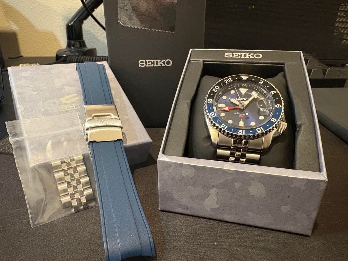 [WTS] Seiko SSK003 “Blueberry” GMT – Full Kit + Blue Rubber Strap – Excellent Condition — $299 Priced to Fly