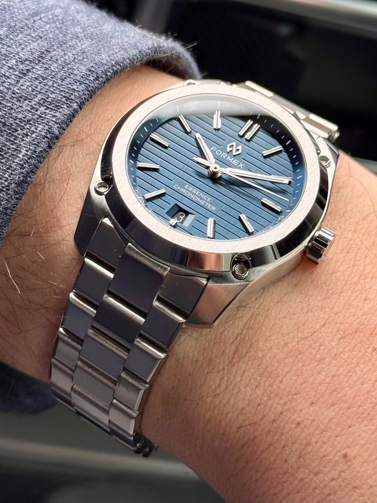 [WTS] Formex Essence Chronometer 39mm - Stunning Blue Dial - 100m WR - COSC - Case Suspension System - Quick Adjust Clasp - Very Clean - Full Kit