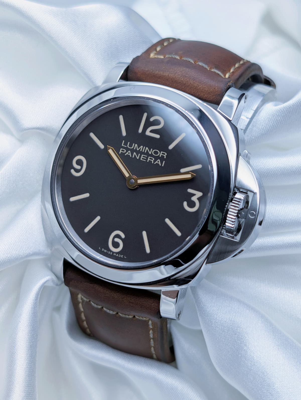 [WTS] Panerai Luminor Base Limited Edition 1 of 2,000 44mm PAM00390 2 Extra straps Box & Papers