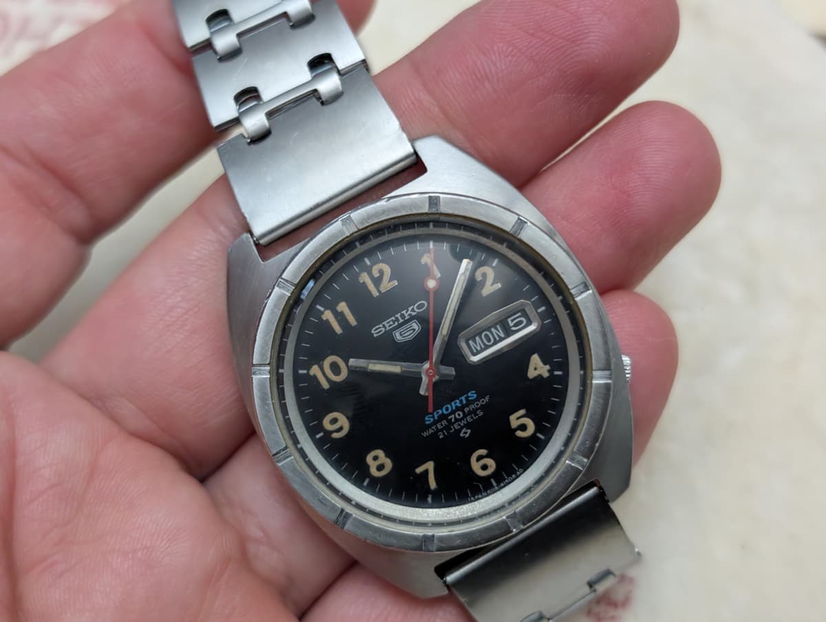 [WTS] Seiko 5 Sports 6119 8140 'Water 70 Proof' on (original?) bracelet XGA 062 with signed clasp, extender, and two spare links - free ship to USA