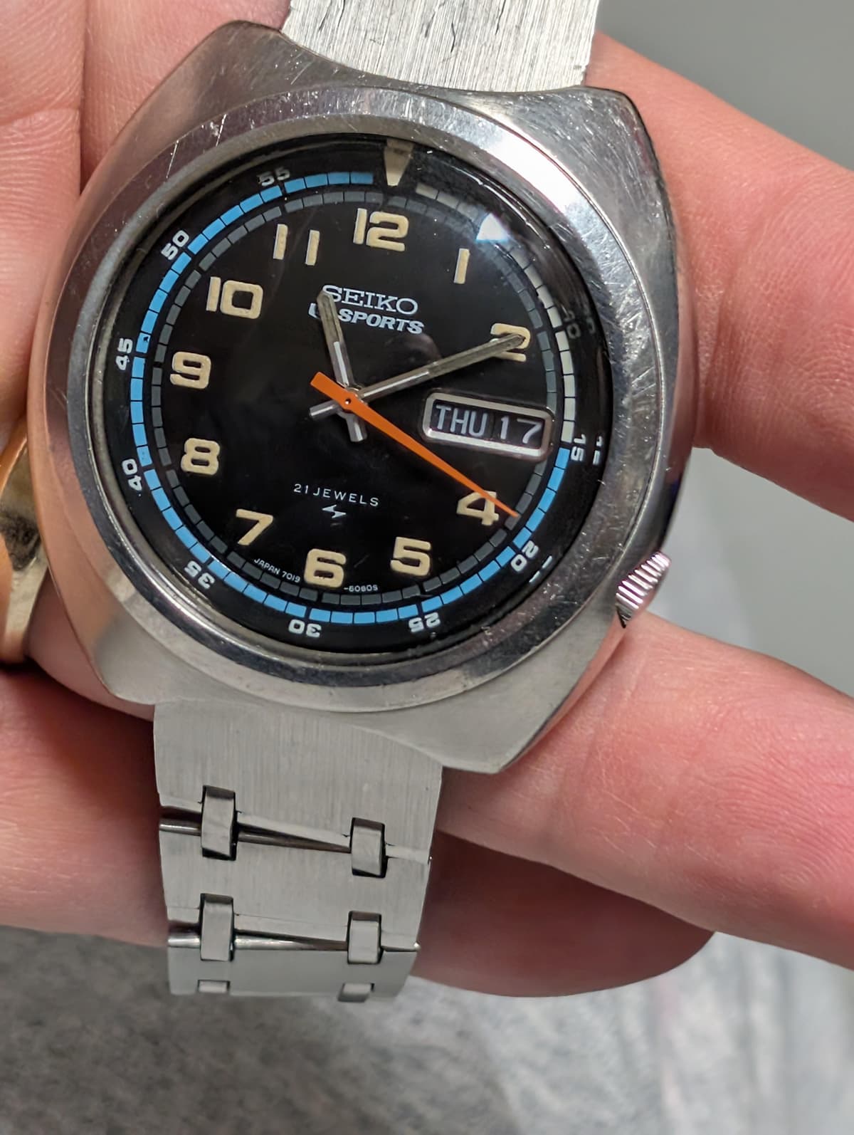 [WTS] Seiko 5 Sports 7019 6040 on (original?) bracelet XGA 151 with signed clasp and one spare link - free ship to USA
