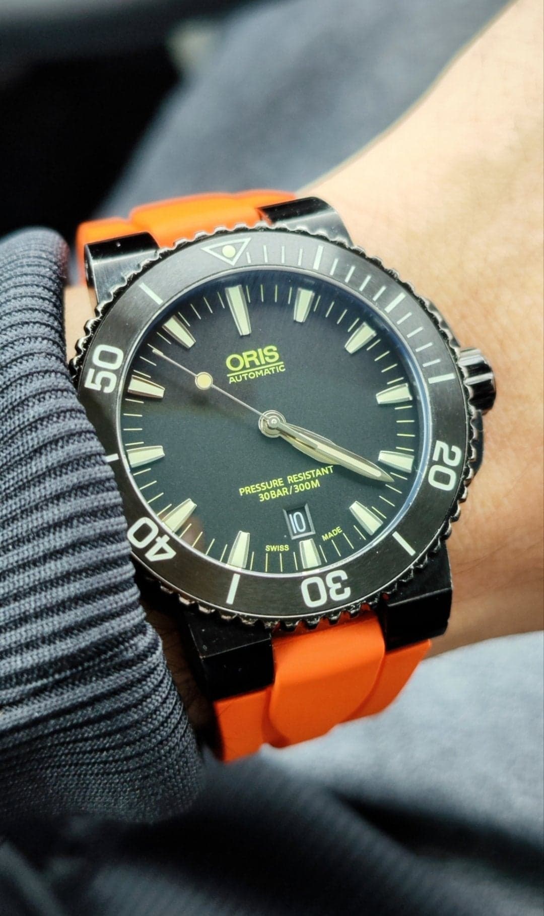 FS: Oris Aquis Black and Yellow Bumble Bee, 43mm, Swiss Made, Double Domed Sapphire Crystal, 300m WR, Extra FKM Straps!!