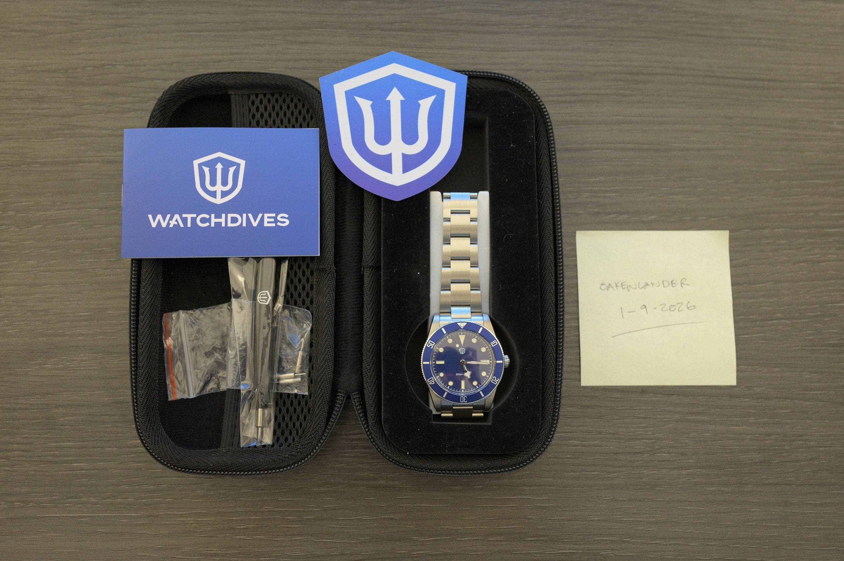 Watchdives WD7922 - Blue - Like New - Box/Papers