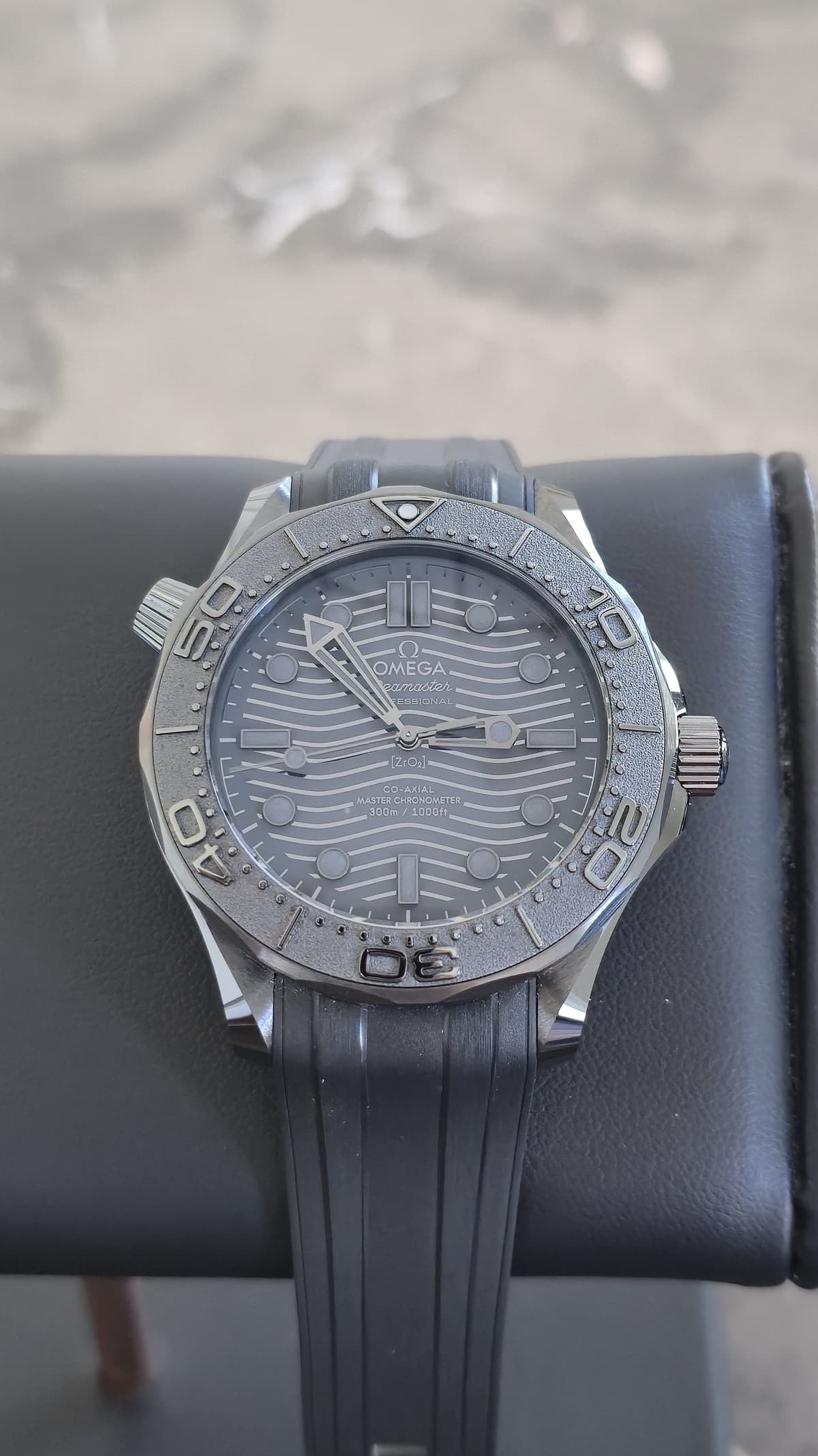 FS:  Omega Seamaster Diver 300M Black Black 210.92.44.20.01.003, Complete