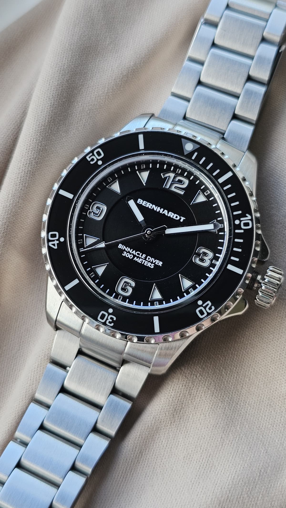 FS: Bernhardt Binnacle Diver