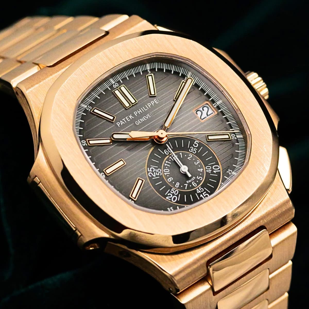 FSOT: Patek Philippe Nautilus Black Dial 18K Rose Gold 40.5mm MINT CONDITION COMPLETE SET 5980/1R-001