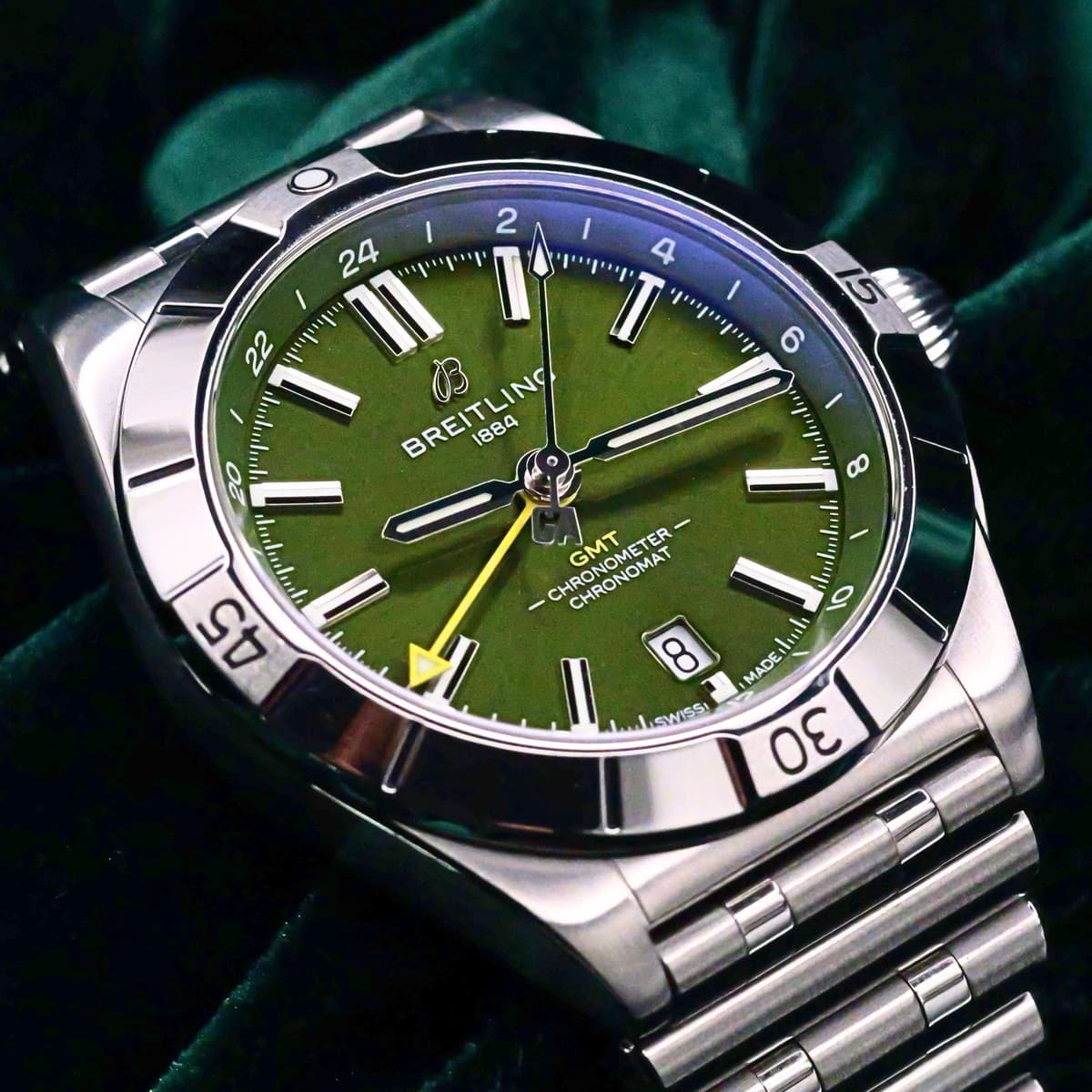 FSOT: Breitling Chronomat Automatic GMT 40 Giannis Antetokounmpo Edition Green Dial Stainless Steel MINT CONDITION COMPLETE SET A32398