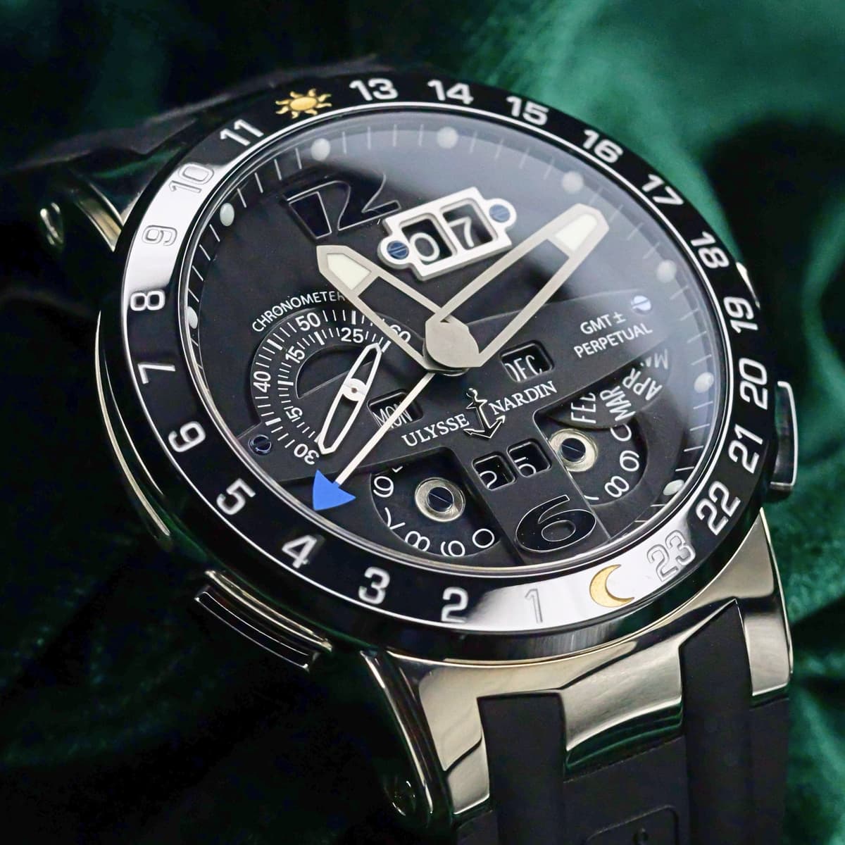 FSOT: Ulysse Nardin El Toro GMT+/- Perpetual Calendar Full Calendar Dial Rubber Strap 18K White Gold 43mm MINT CONDITION COMPLETE SET 320-00