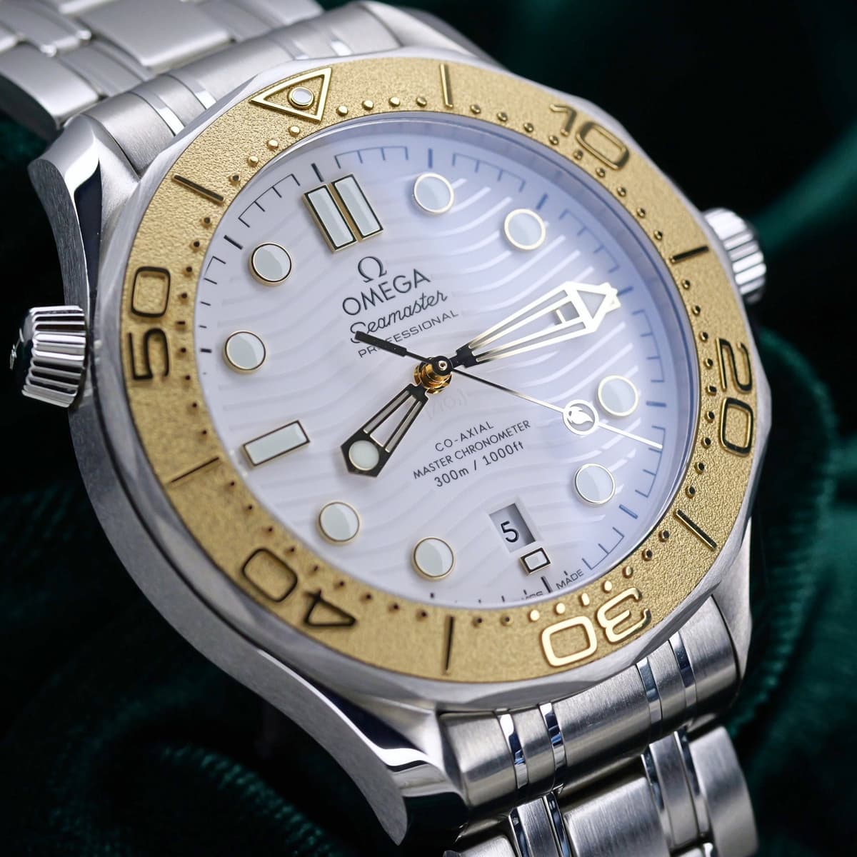 FSOT: Omega Seamaster “Paris Olympics” Special Edition White Dial Champagne Gold Bezel 42mm MINT CONDITION COMPLETE SET 522.21.42.20.04.001