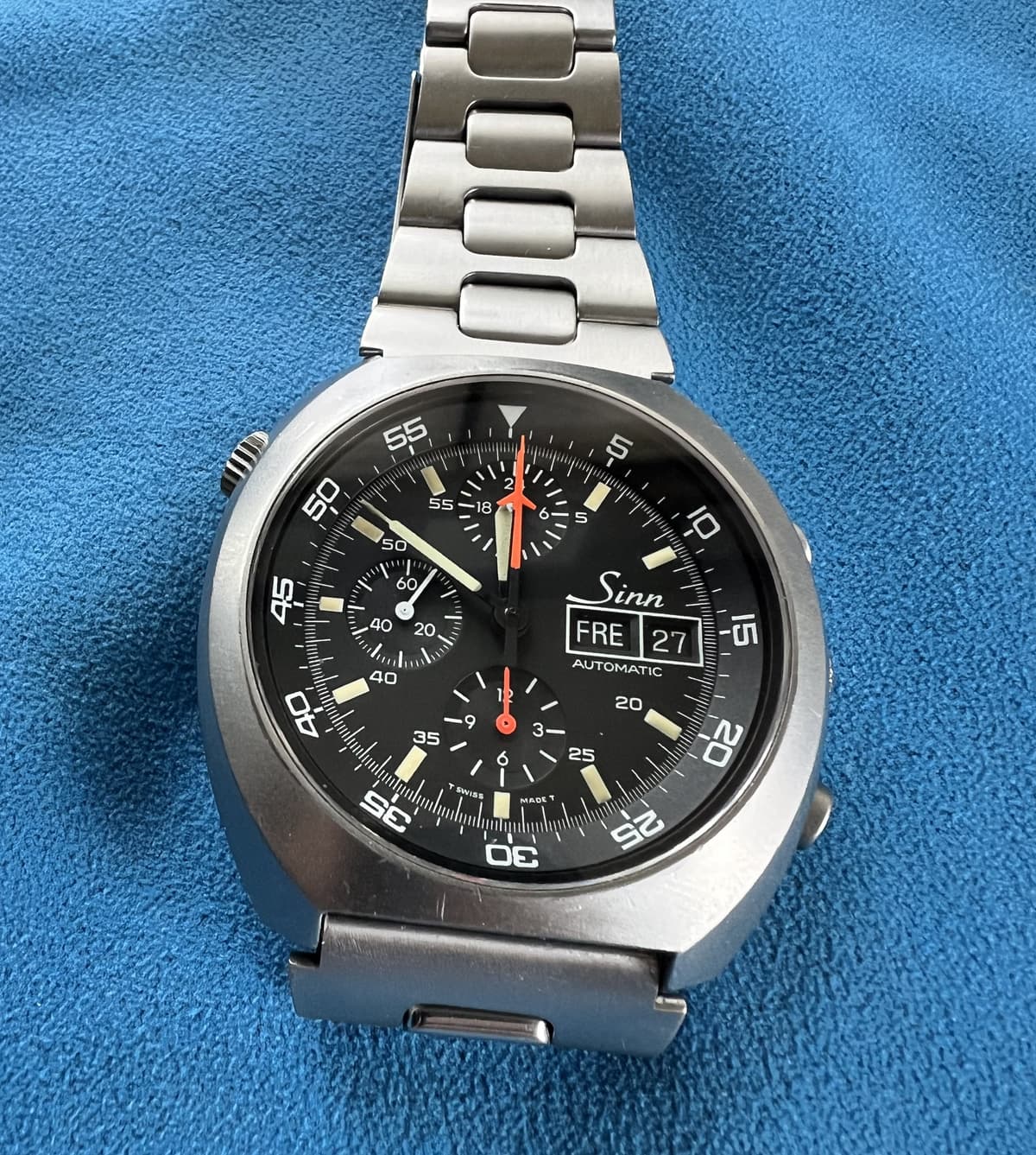 Vintage Sinn 142 D1 on bracelet, tritium dial.