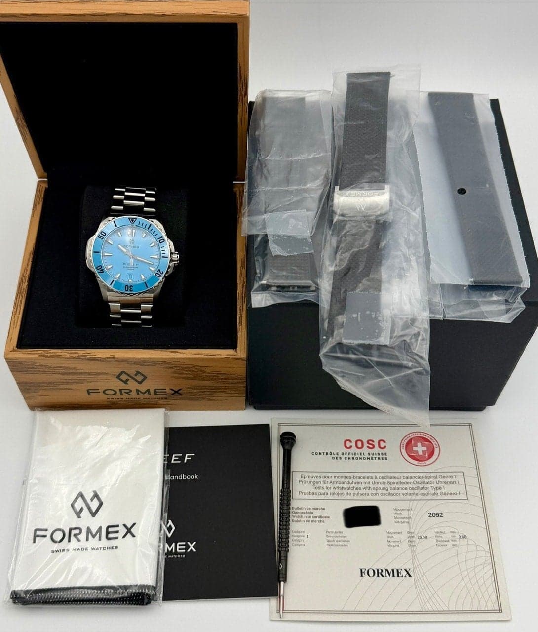 Formex REEF 39.5mm COSC 300M "Bahama Blue" Divers Watch w/ 3 Extra Straps