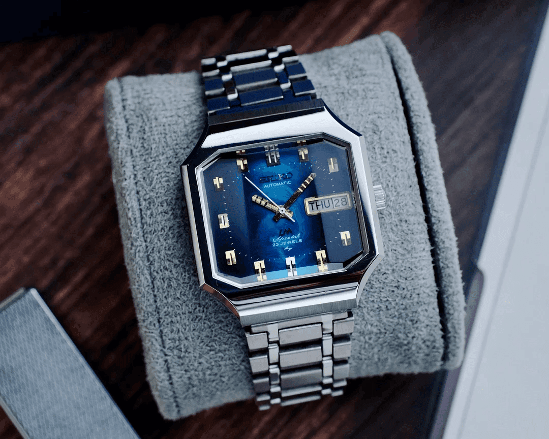 𝐒𝐞𝐢𝐤𝐨 𝐋𝐌 𝐒𝐩𝐞𝐜𝐢𝐚𝐥 "𝐆𝐫𝐚𝐝𝐢𝐞𝐧𝐭 𝐁𝐥𝐮𝐞 𝐃𝐢𝐚𝐥" 𝐑𝐞𝐟: 𝟓𝟐𝟎𝟔-𝟓𝟎𝟖𝟎 𝐅𝐫𝐨𝐦 𝟏𝟗𝟕𝟑 - 500$